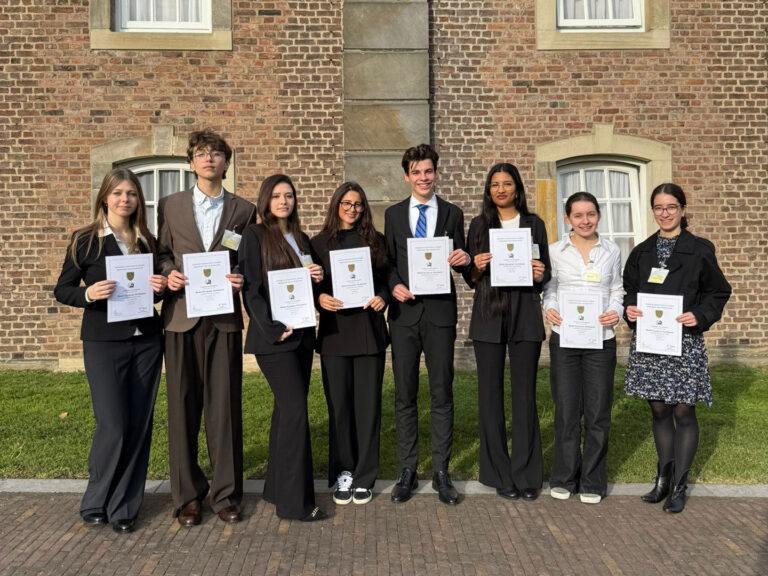 Mehr über den Artikel erfahren Schülerinnen und Schüler des Georg-Büchner-Gymnasiums nehmen mit Unterstützung der Bürgerstiftung an einem Debattierwettbewerb in Kerkrade teil