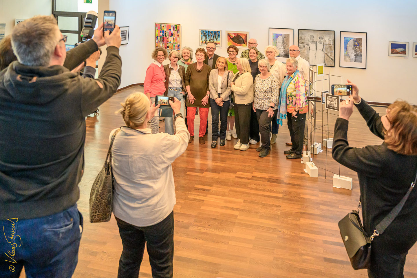 Mehr über den Artikel erfahren Bürgerstiftung fördert das Projekt „Magie des Augenblicks“ des Vereins „Kaarster Künstler“